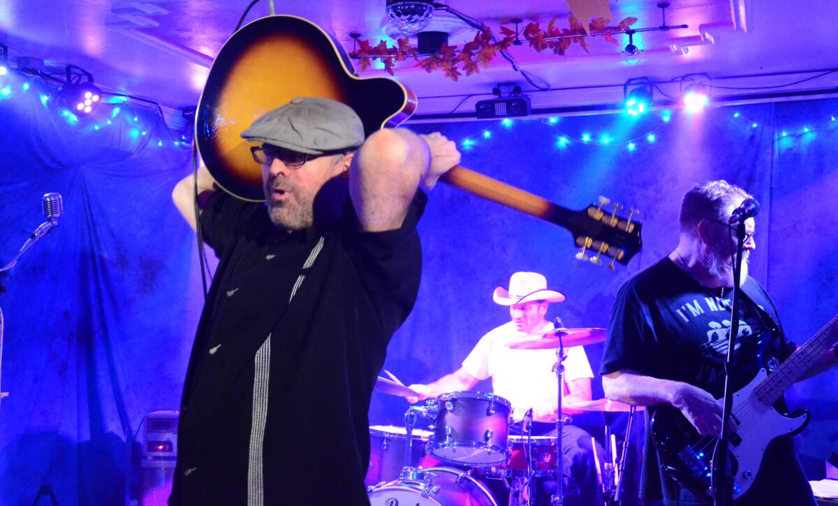 "St. Johnny" aus Prag verwandeln "Parapluie" in einen Hexenkessel