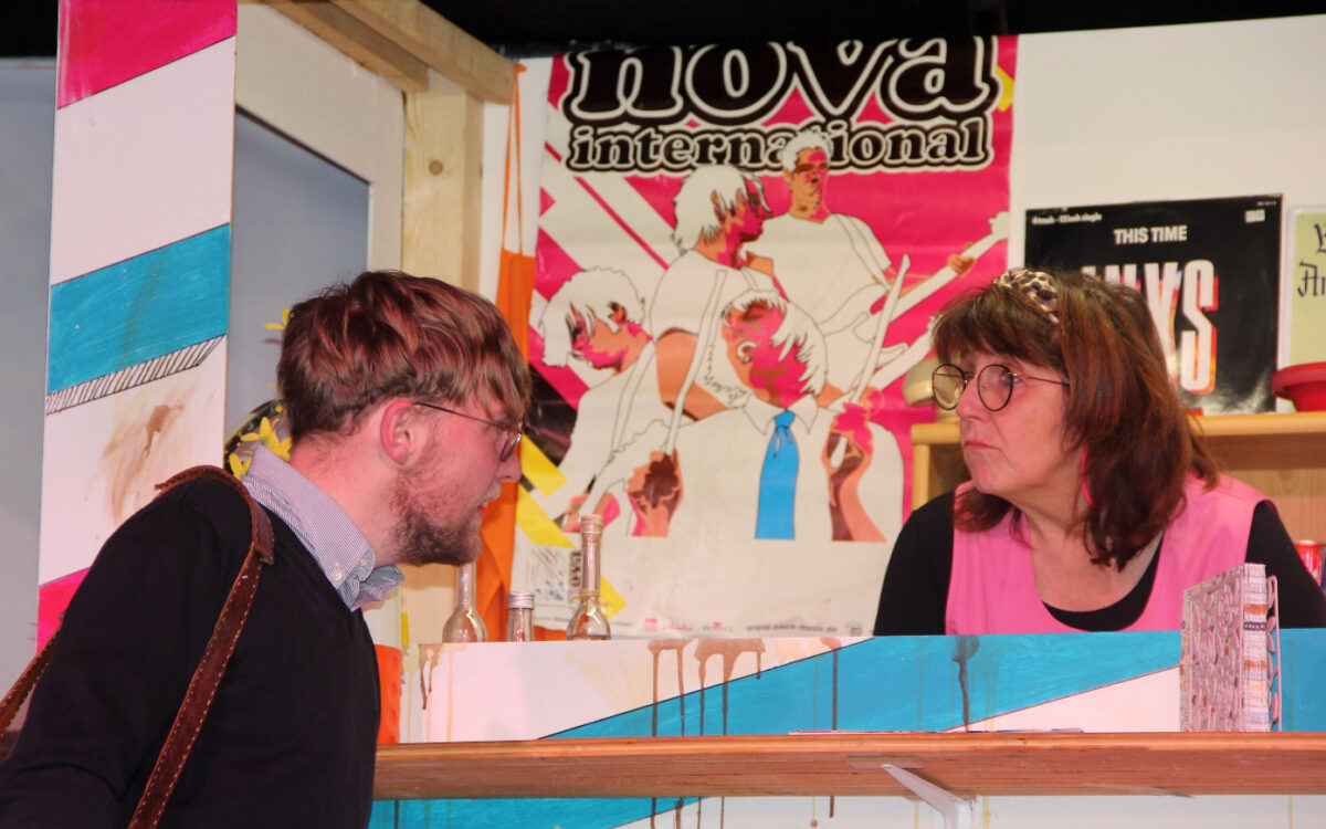 Ein kleiner Autobahnkiosk mitten in „Dumba“