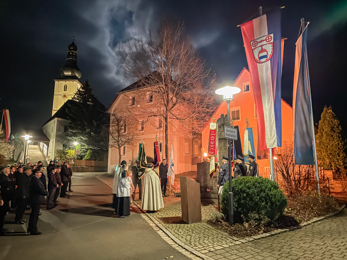 Volkstrauertag in Kastl: Gemeinsam für den Frieden