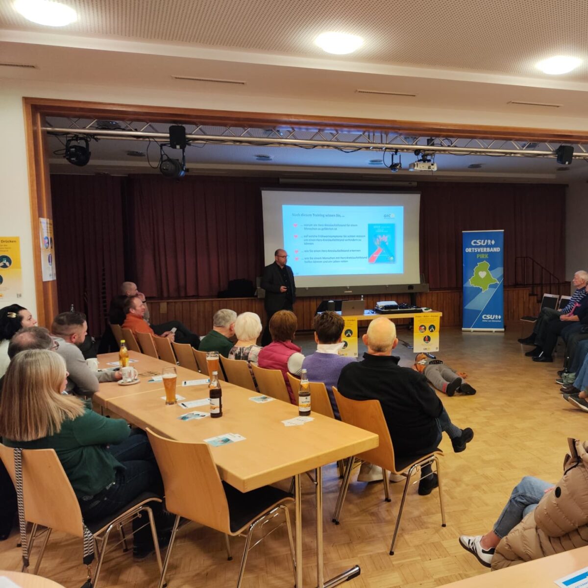 Vortrag in Pirk: Erste Hilfe bei Herzstillstand geübt