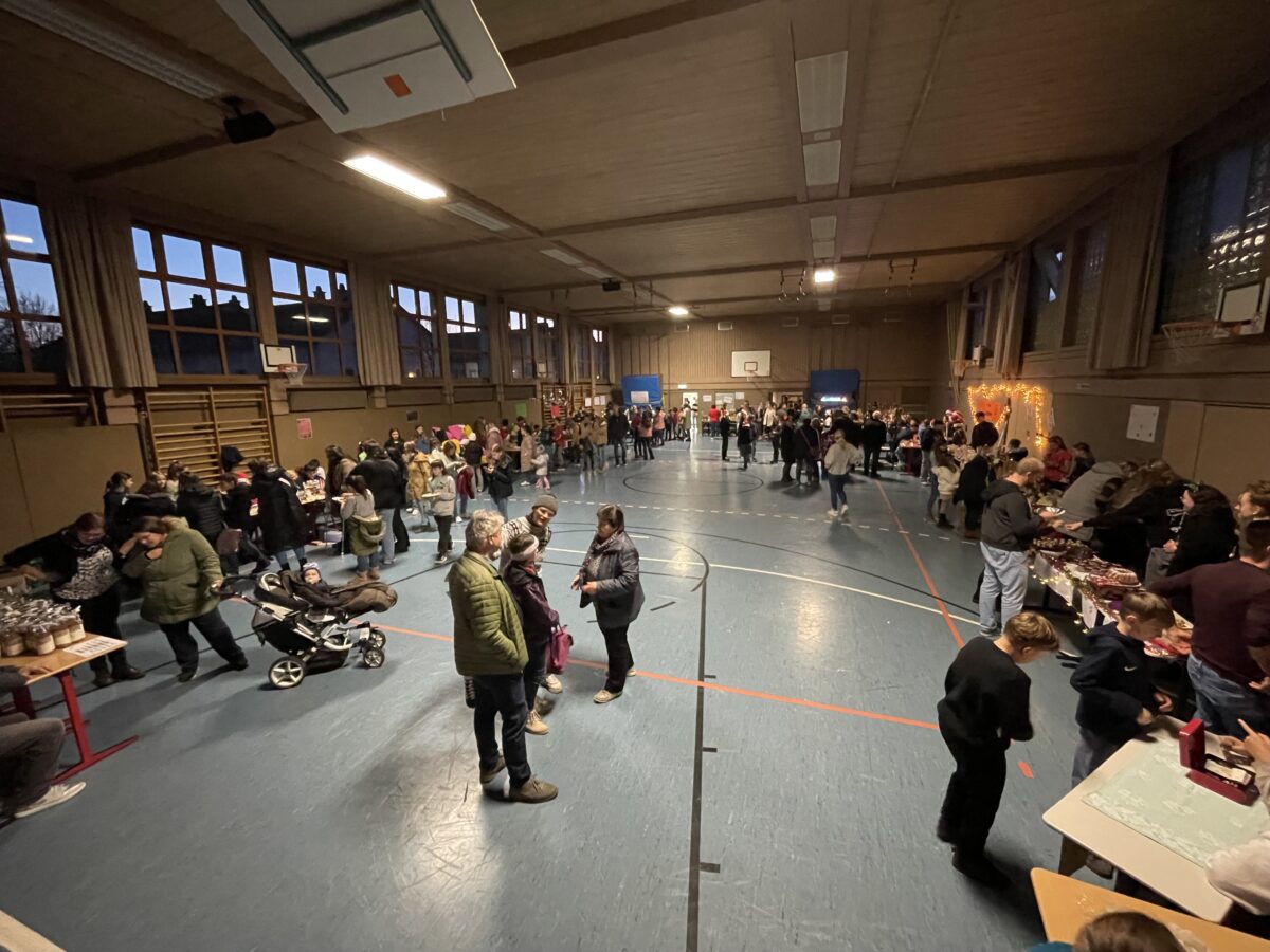 Weihnachtszauber an Realschule Kemnath lockt viele Besucher