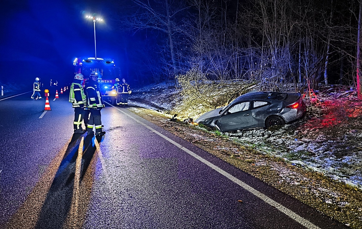 120.000-Euro-Totalschaden: Verkehrsunfall mit Sportwagen auf der B 470