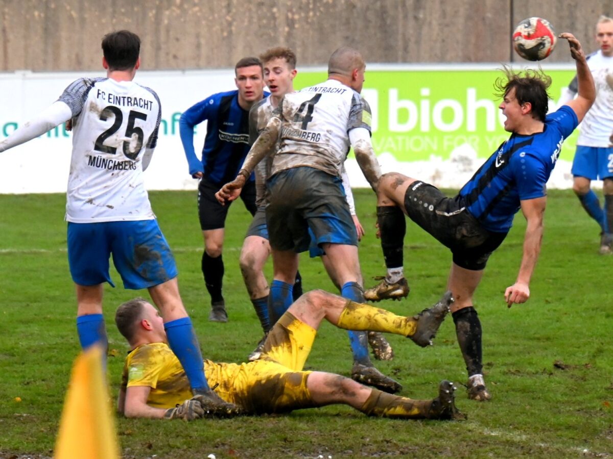 Josef Rodler belohnt SpVgg SV Weiden nach verwandeltem Foulelfmeter