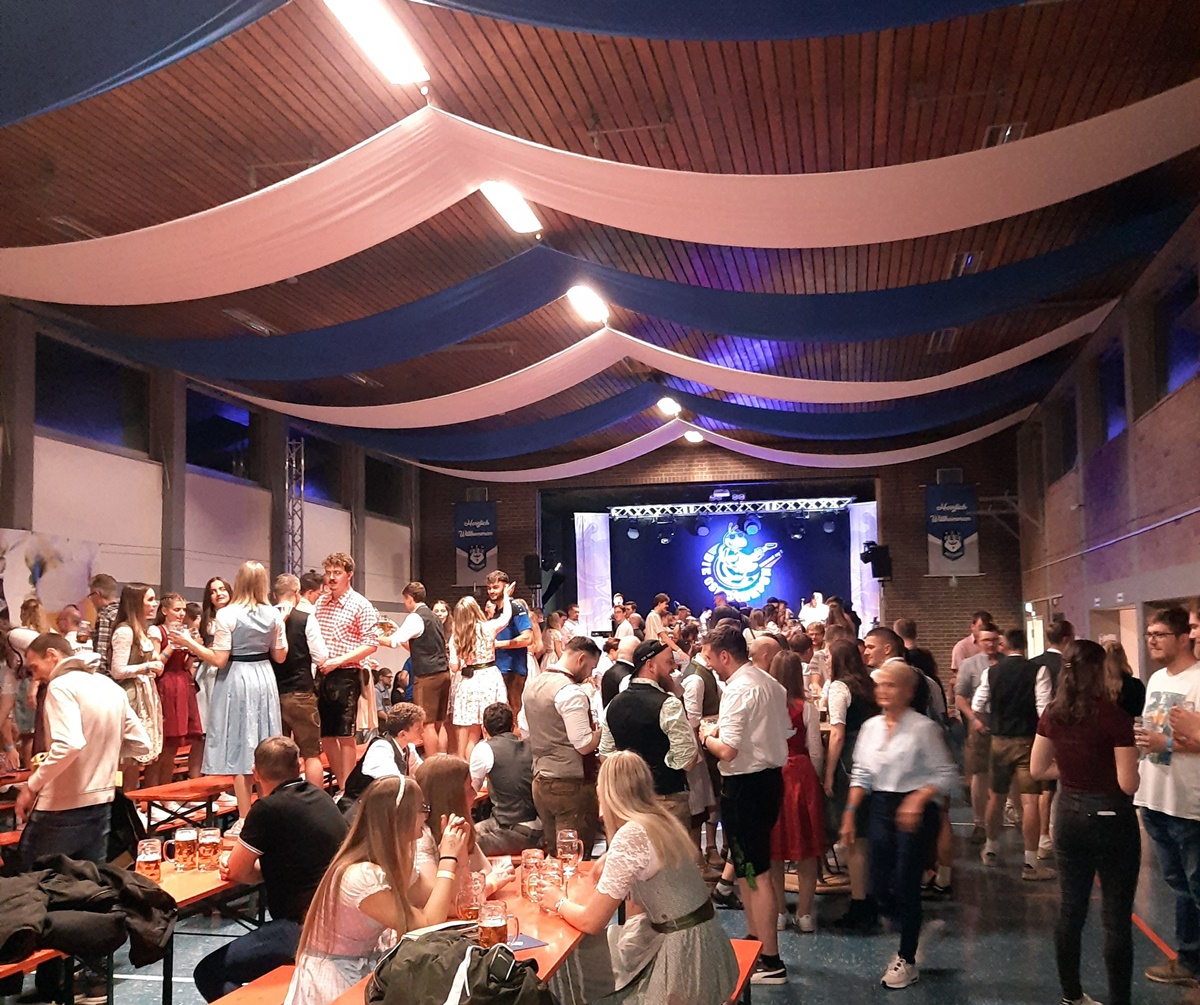 Oktoberfest: Ein ausgelassener Abend in der Stadthalle
