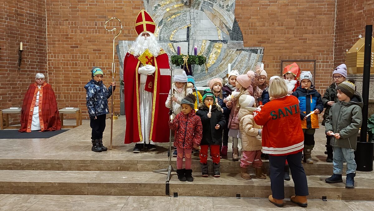 Kindergarten Maria Waldrast: Adventsandacht mit Nikolausbesuch