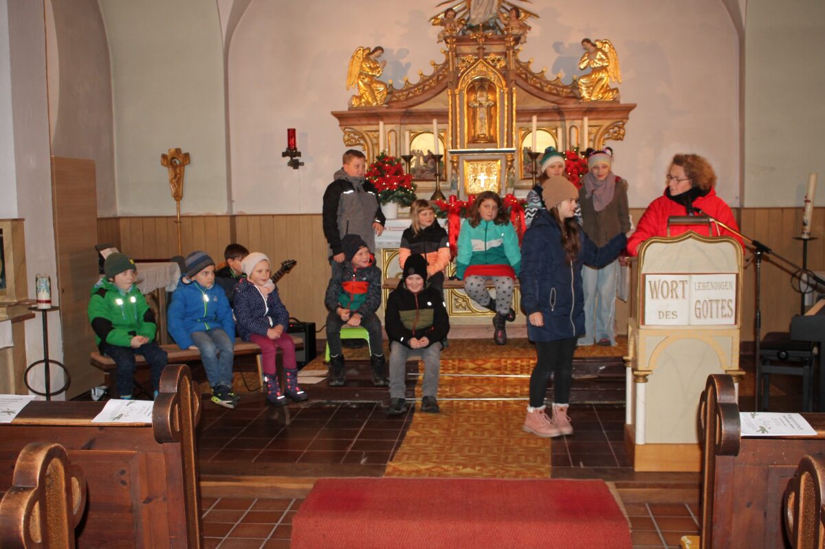 Adventsfeier in Trabitz fördert Zusammenhalt und Menschlichkeit