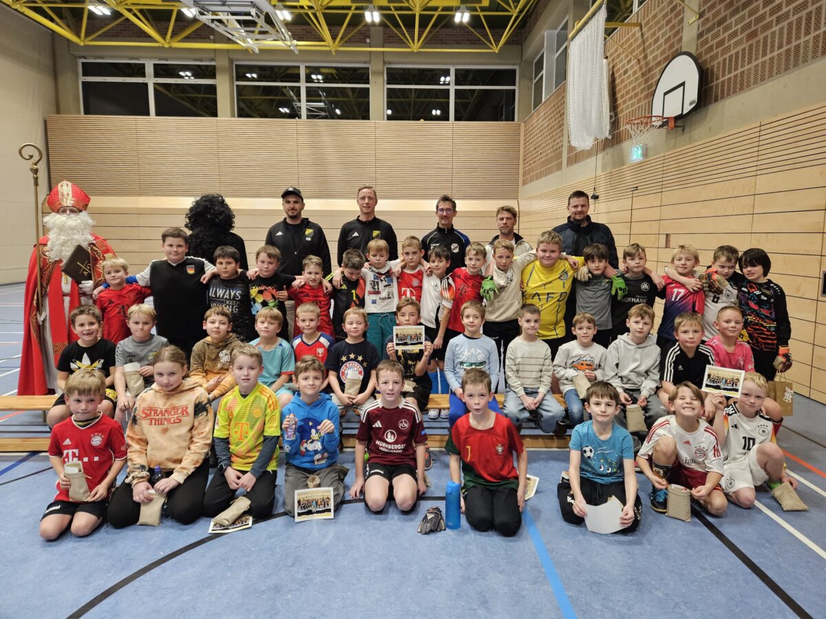 Nikolaus besucht die Fußballer der SG SpVgg Windischeschenbach
