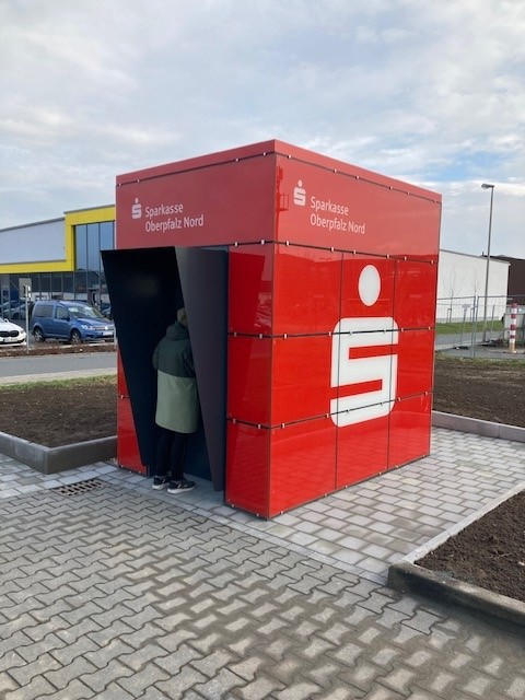 Sparkasse Weiden öffnet SB-Cube mit 24h-Geldautomat