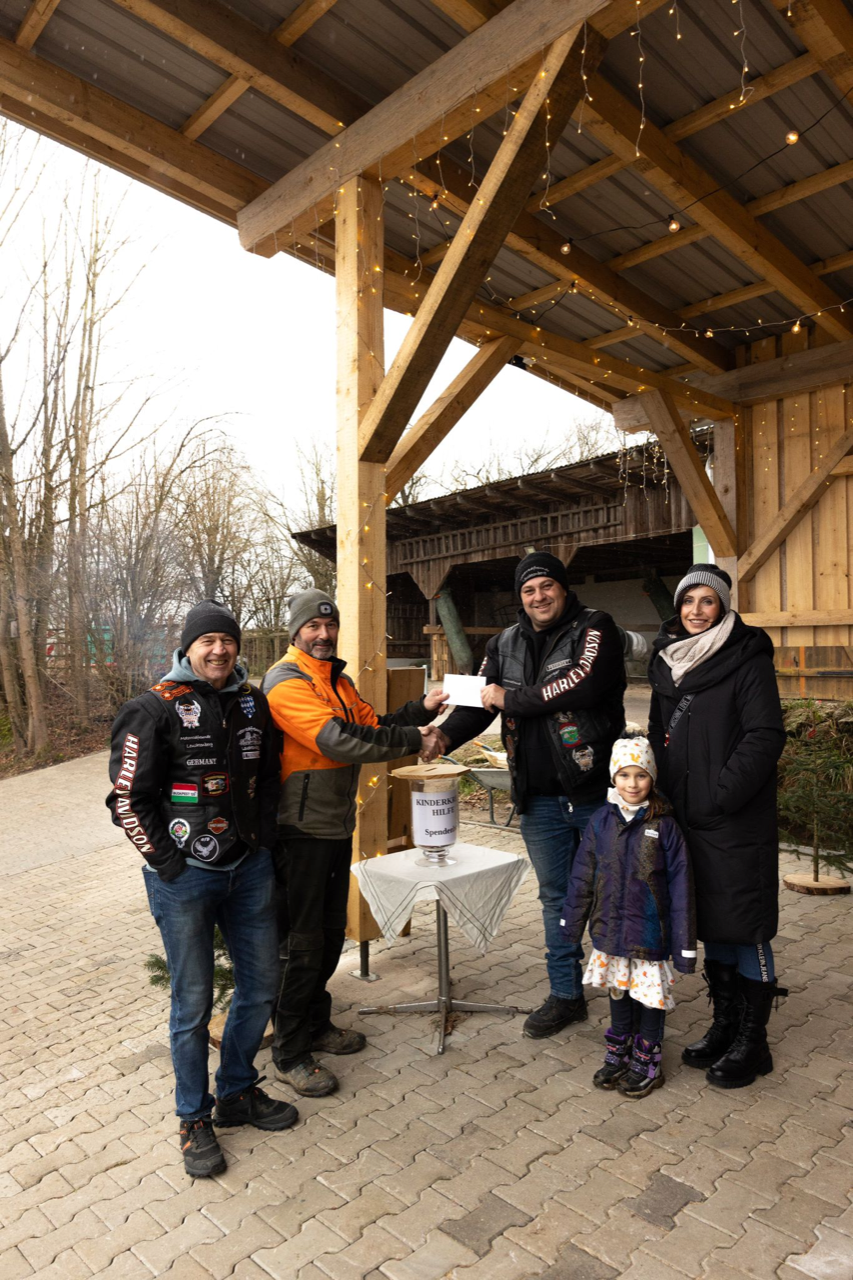 Christbaumverkauf für Kinderkrebshilfe unterstützt