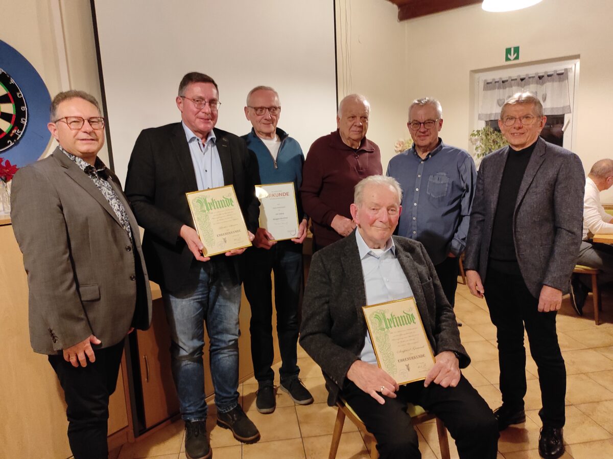 Männergesangverein Mantel ehrt treue Sänger