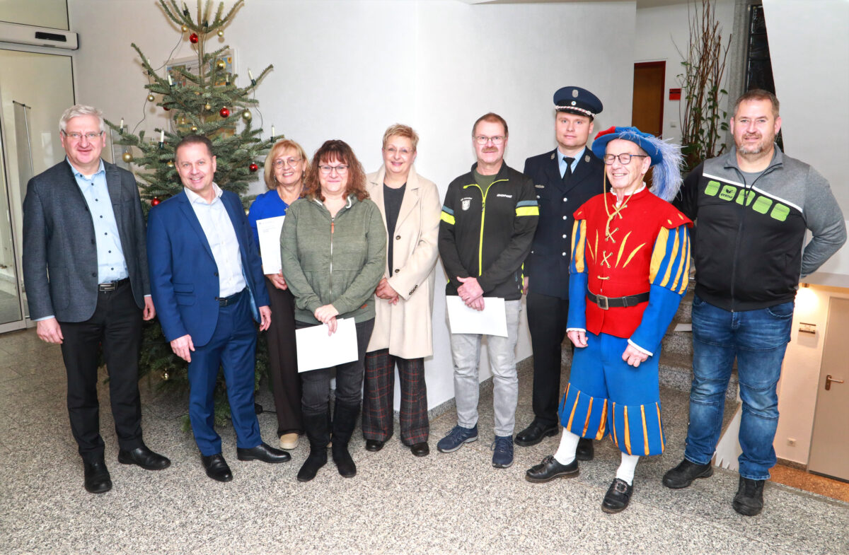 Erbendorf: Weihnachtsgeschenk von Sparkasse an Vereine