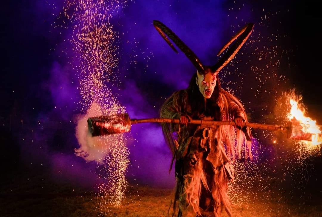 Erste Fischbacher Rauhnacht fasziniert mit Feuershow