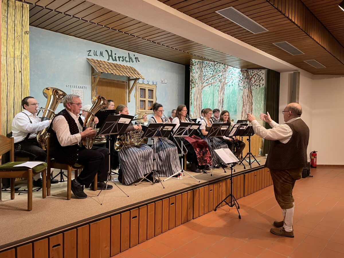 Mit Pauken und Trompeten ins Jahr 2025