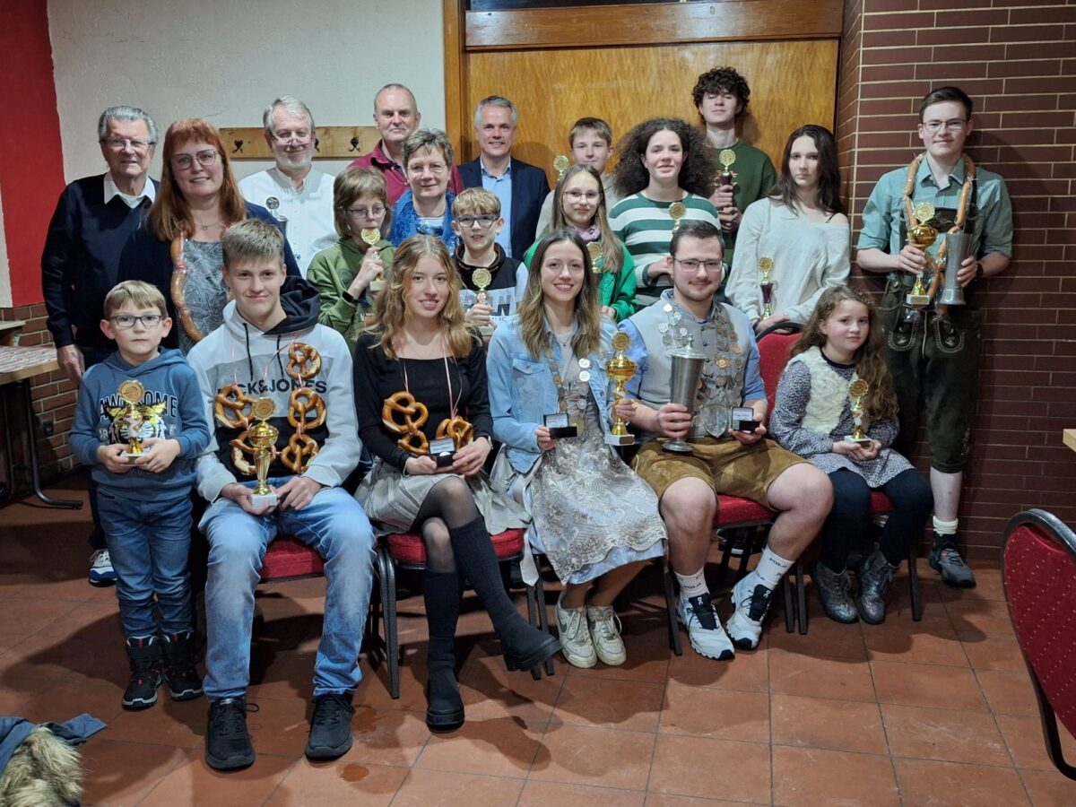 Burgschützen Flossenbürg: Maximilian Sailer übergibt Königstitel an seinen Bruder