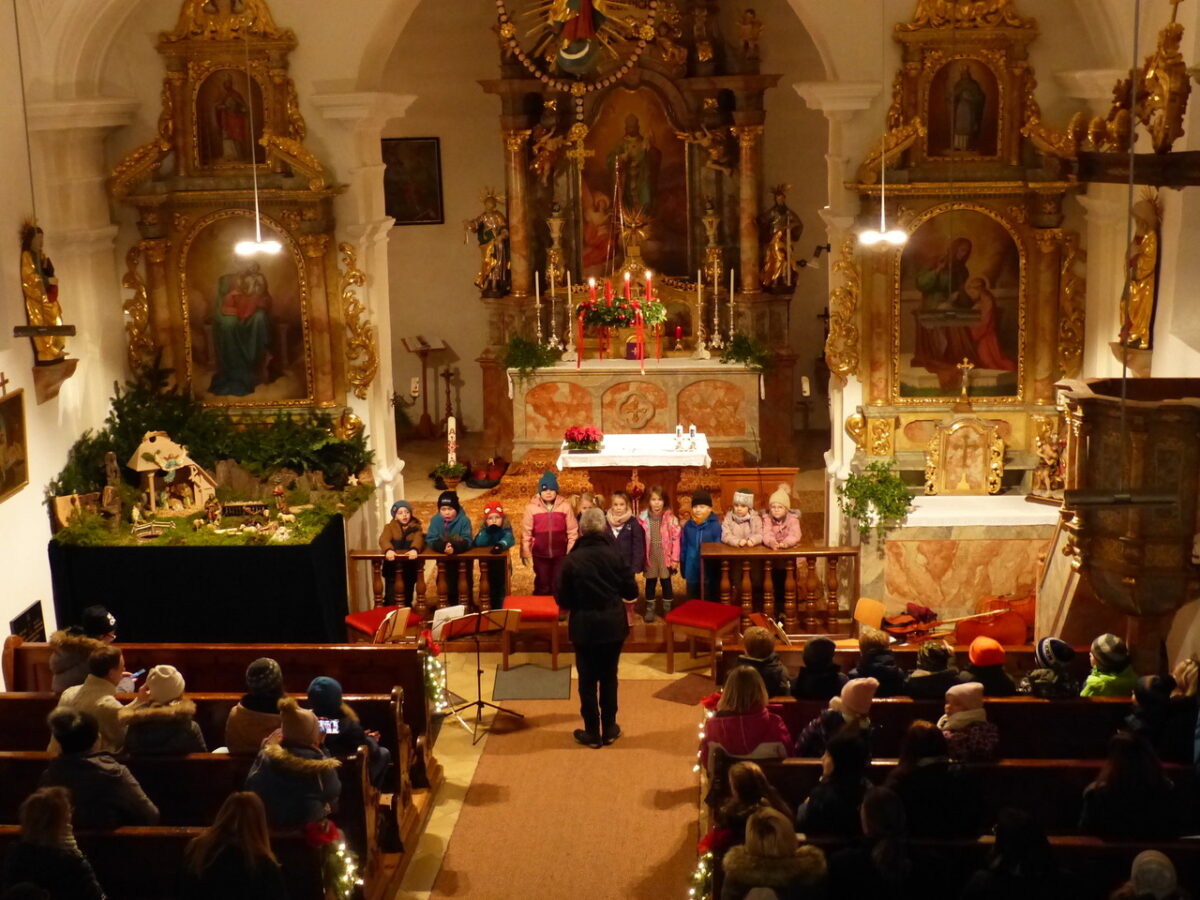 Gemütliche Dorfweihnacht trotzt der Kälte in Michldorf