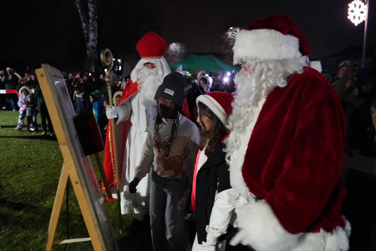 Grafenwöhr leuchtet: Weihnachtsbaum-Anzünden verbindet Kulturen