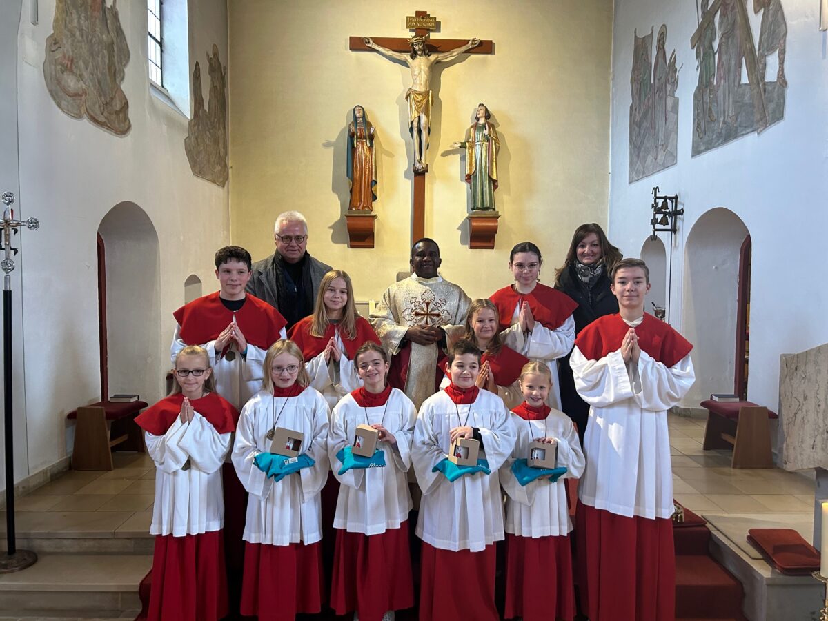 Herz Jesu begrüßt vier neue Ministranten