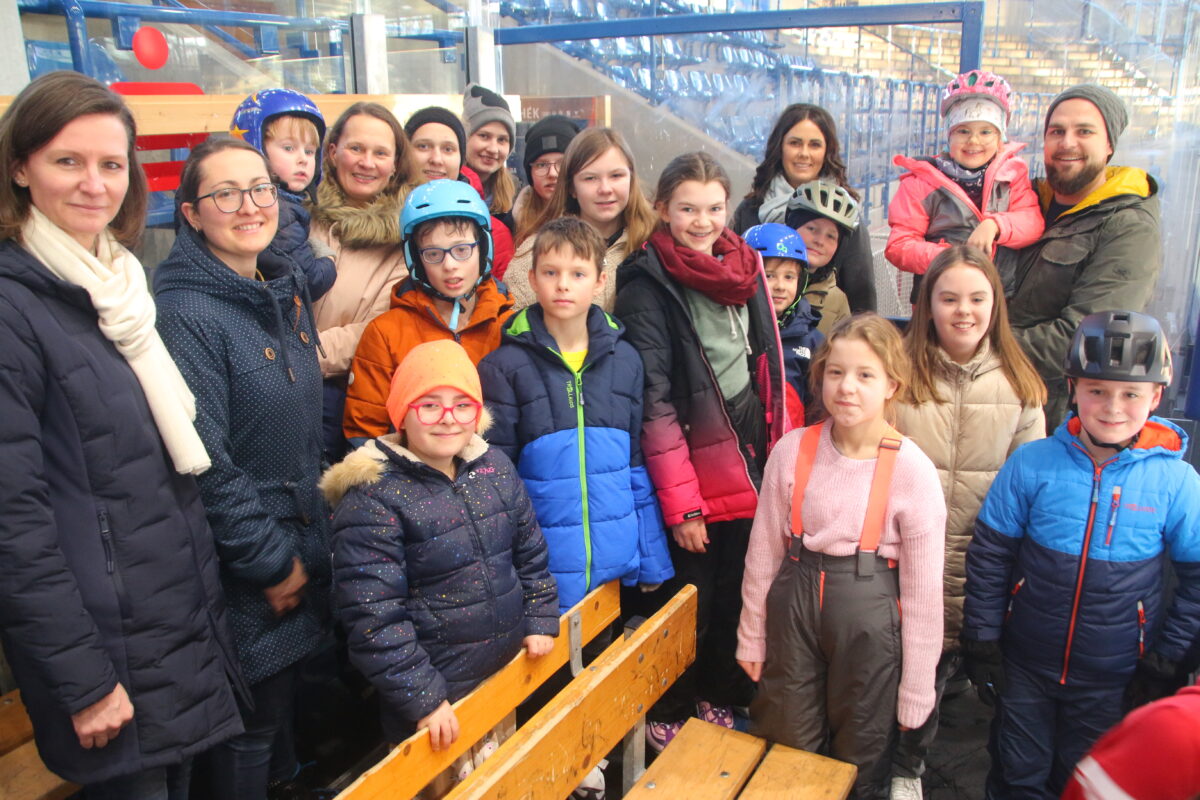 Junges Landvolk auf Schlittschuhtour