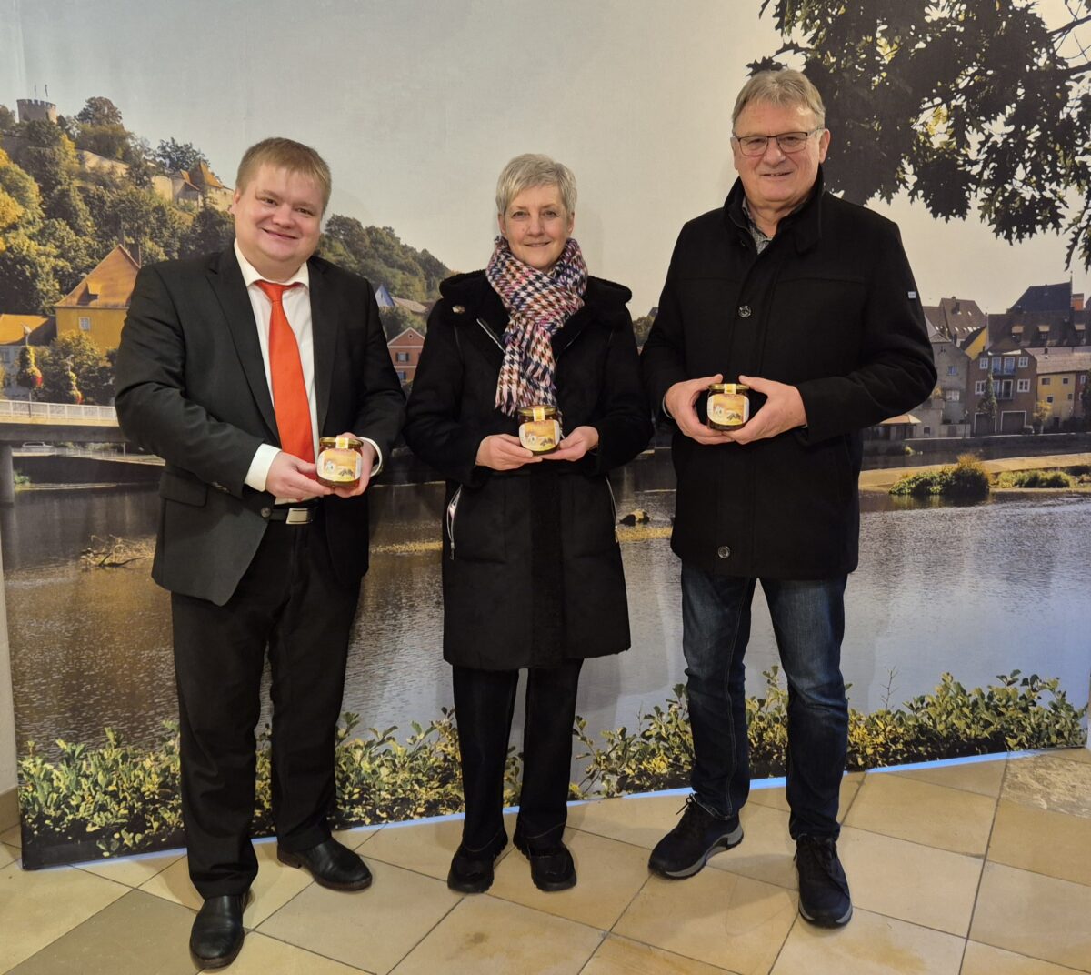 Imkerverein spendet Honig an bedürftige Bürger in Burglengenfeld