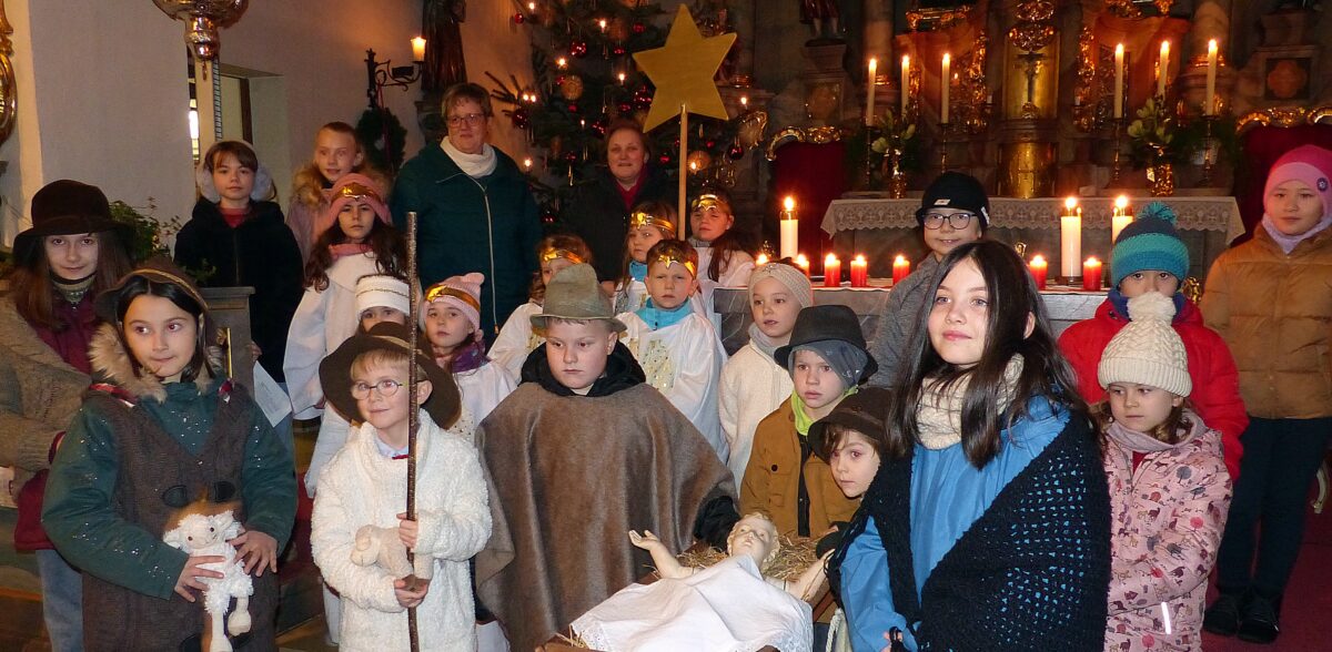 Kindermette in Schlammersdorf berührt mit Lebendkrippe