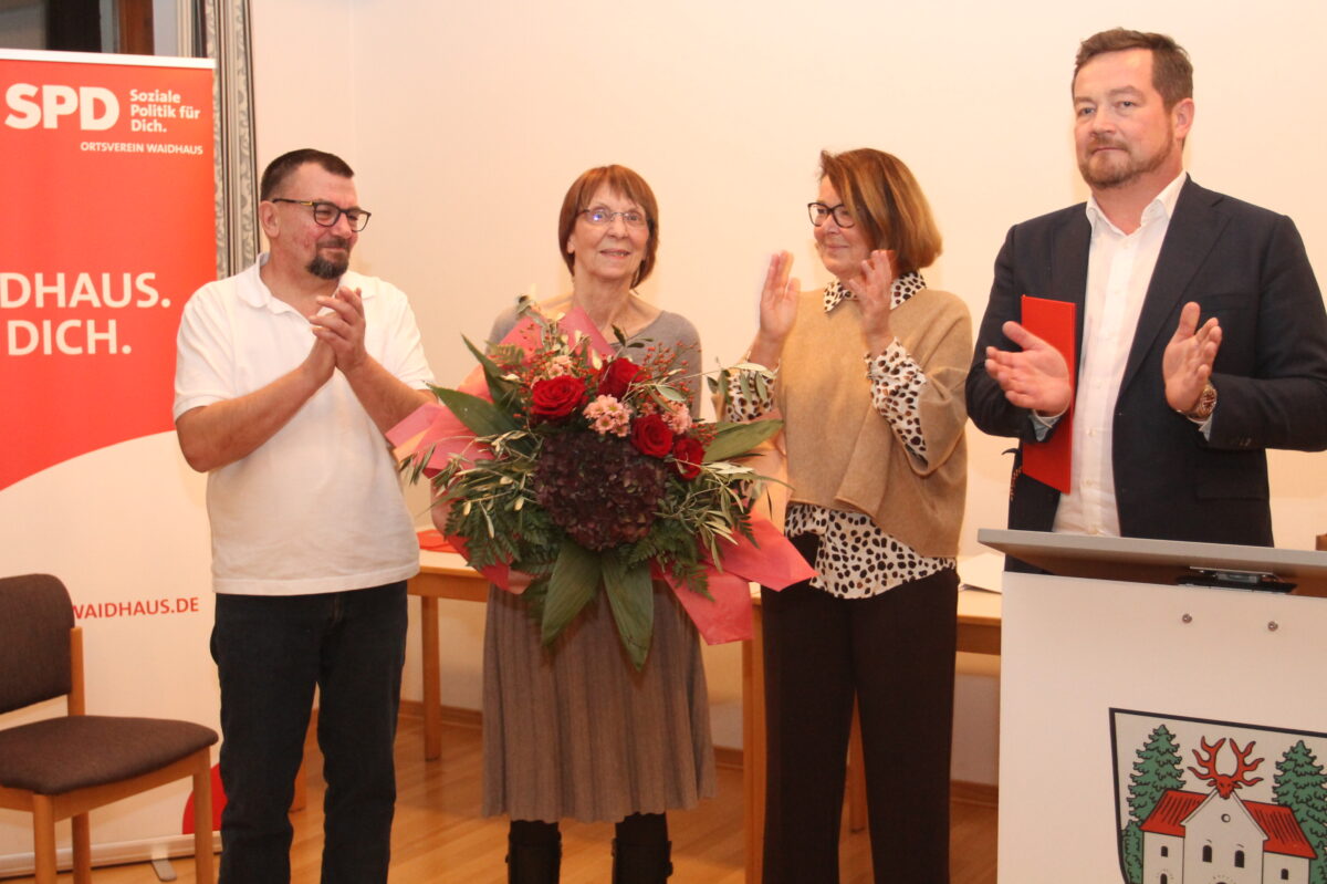 Margit Kirzinger mit Willy-Brandt-Medaille geehrt