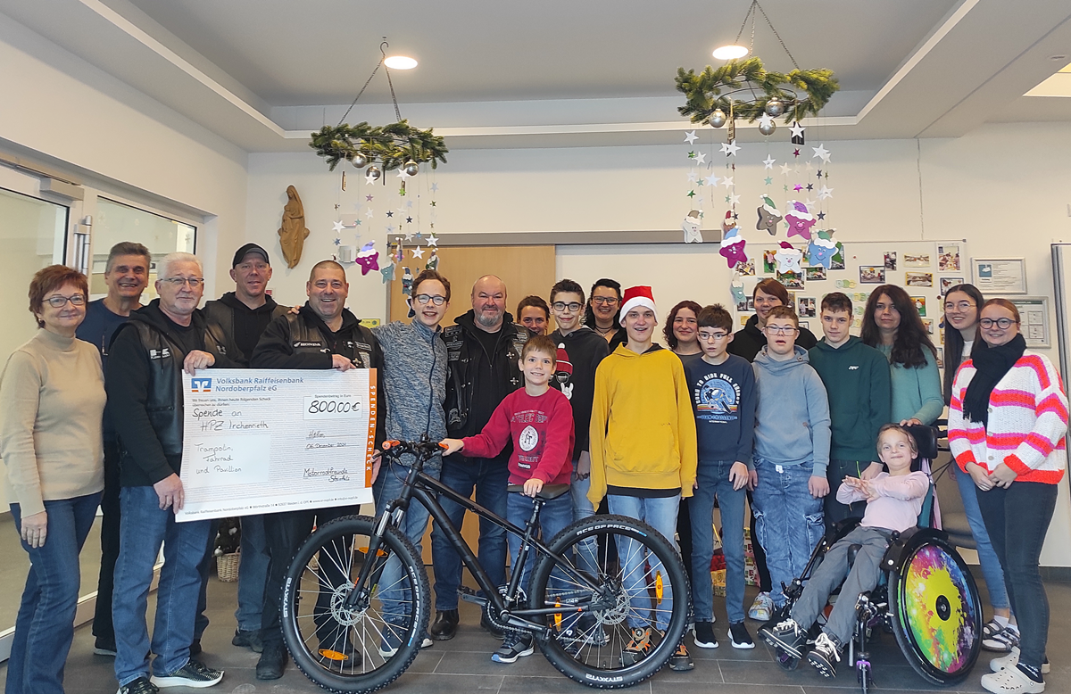 Spendenübergabe der Motorradfreunde Steinfels an das HPZ