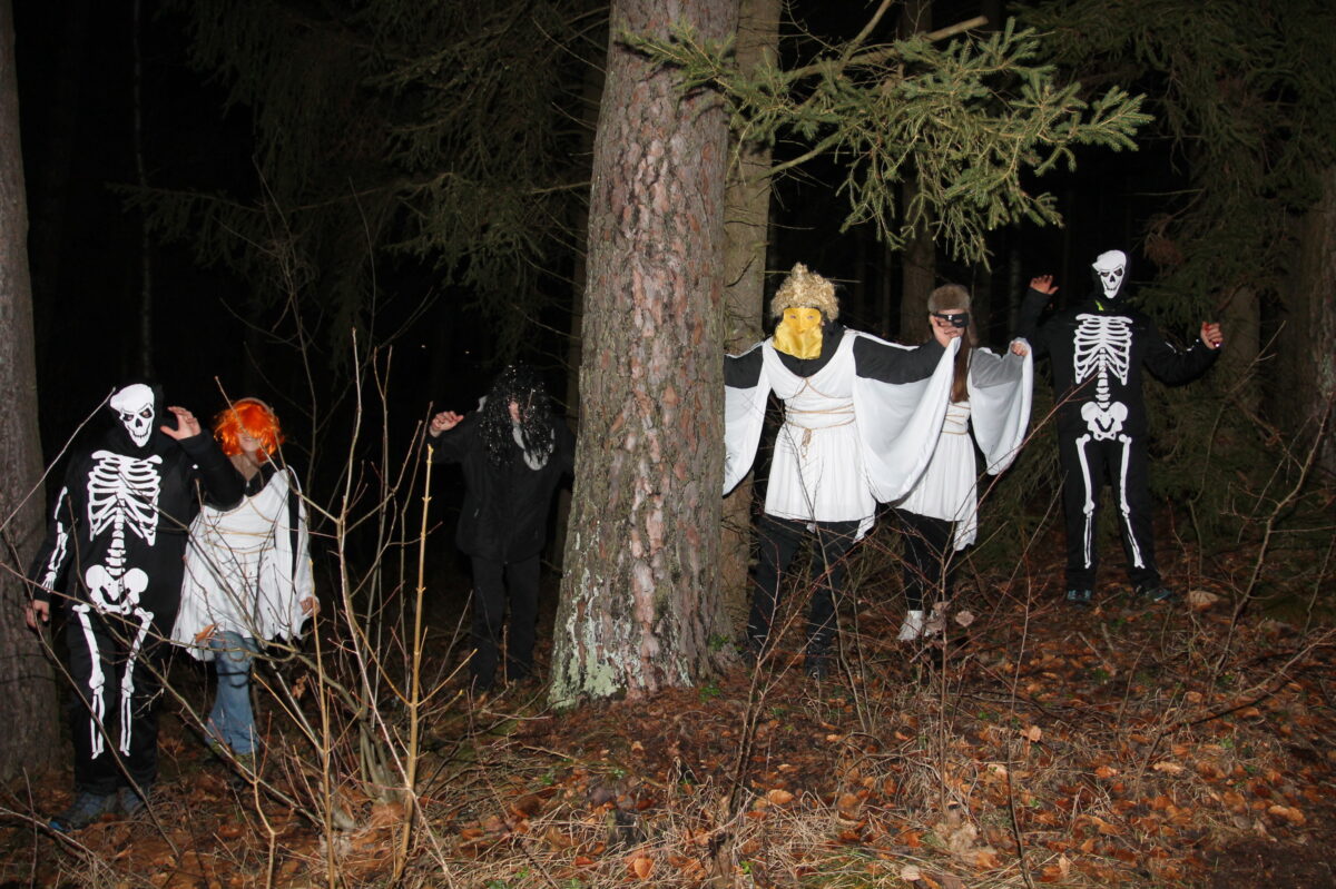 Grusel auf Schritt und Tritt bei Raunacht-Wanderung