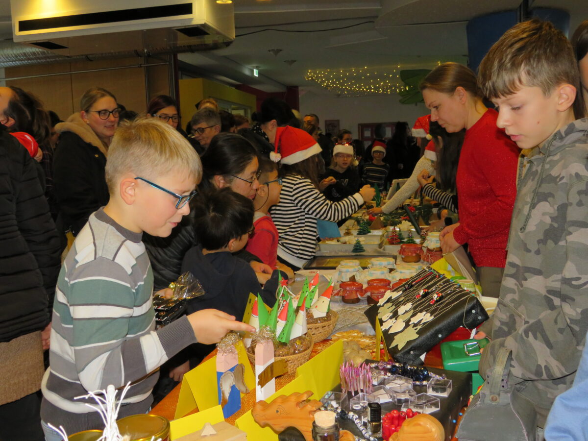 Rekordbesuch beim Adventsbasar der St. Felix Schule