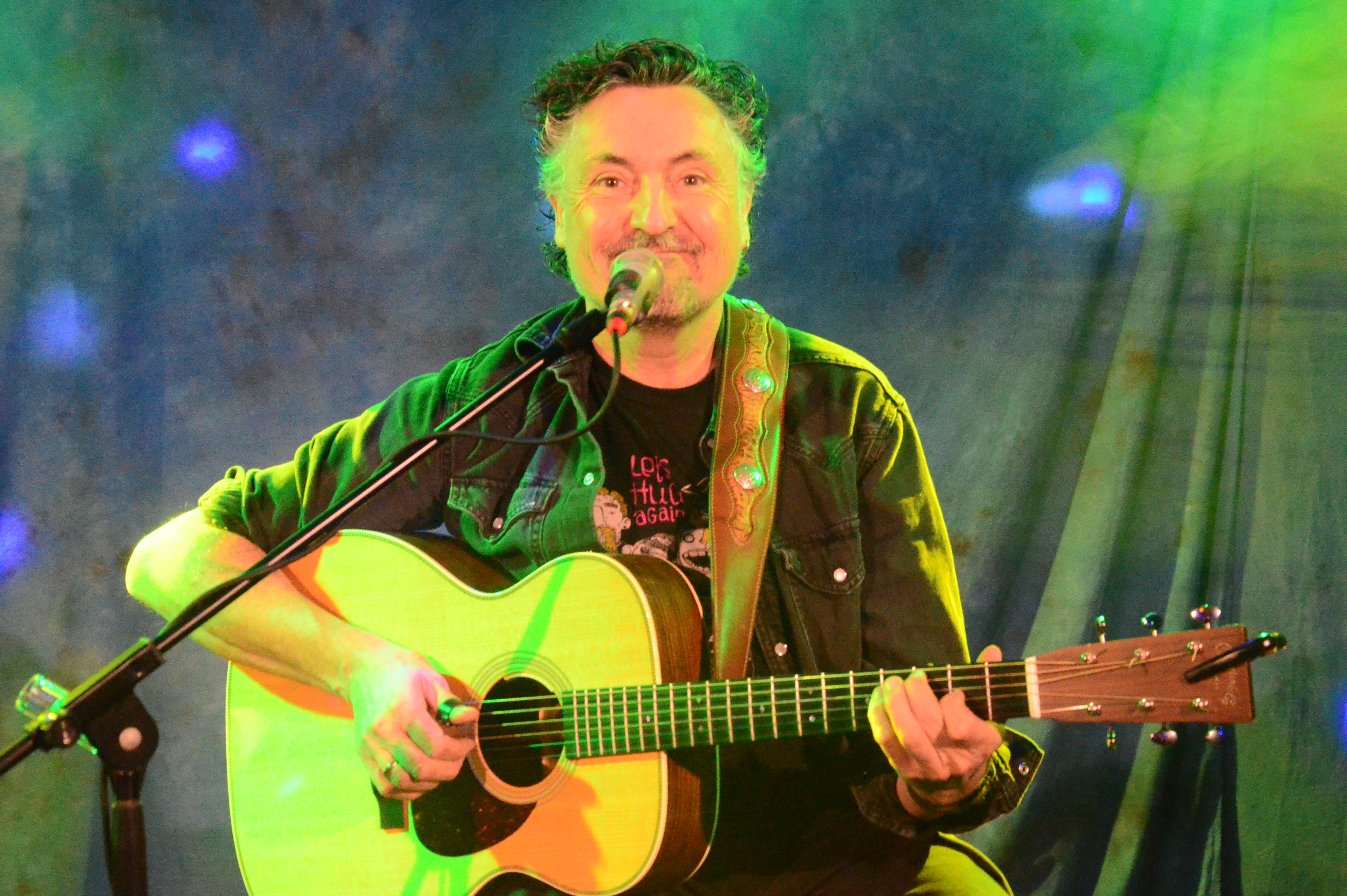 Richie Necker an einem verregneten Nikolausabend auf der Live-Stage