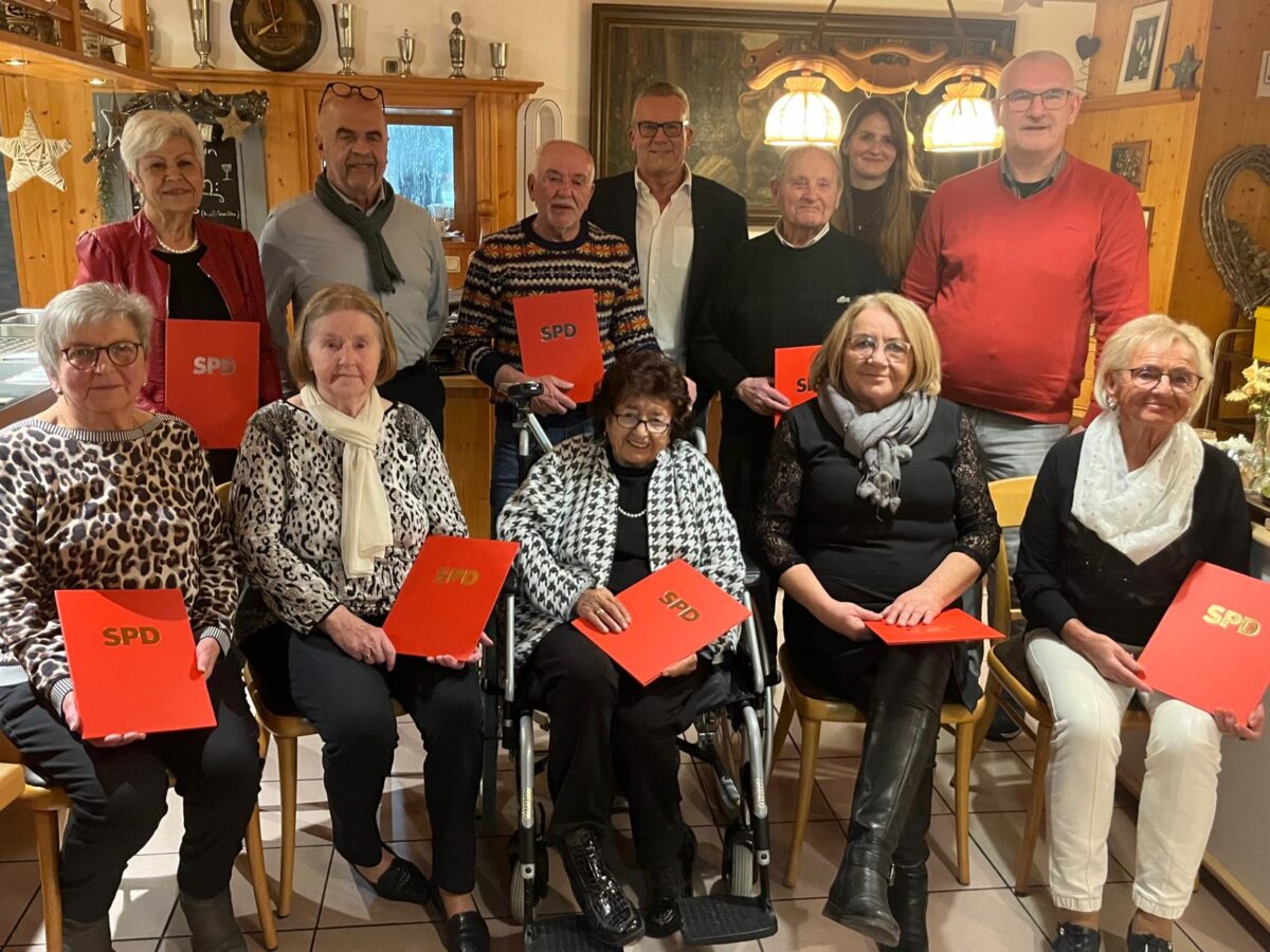 SPD-Ortsverein ehrt treue Mitglieder und Pionierinnen der Fuchsmühler AsF