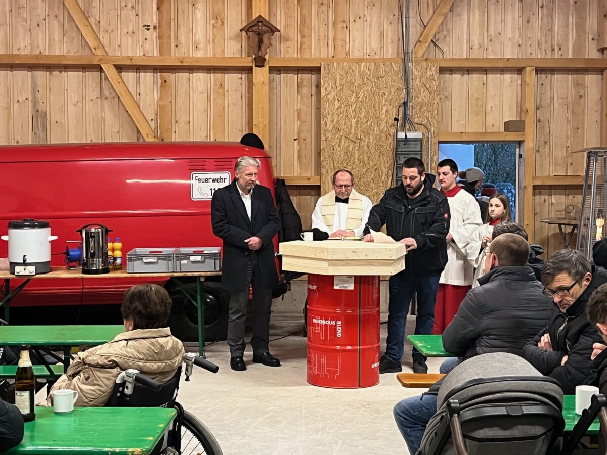 Schönficht feiert neue Feuerwehr-Gerätescheune