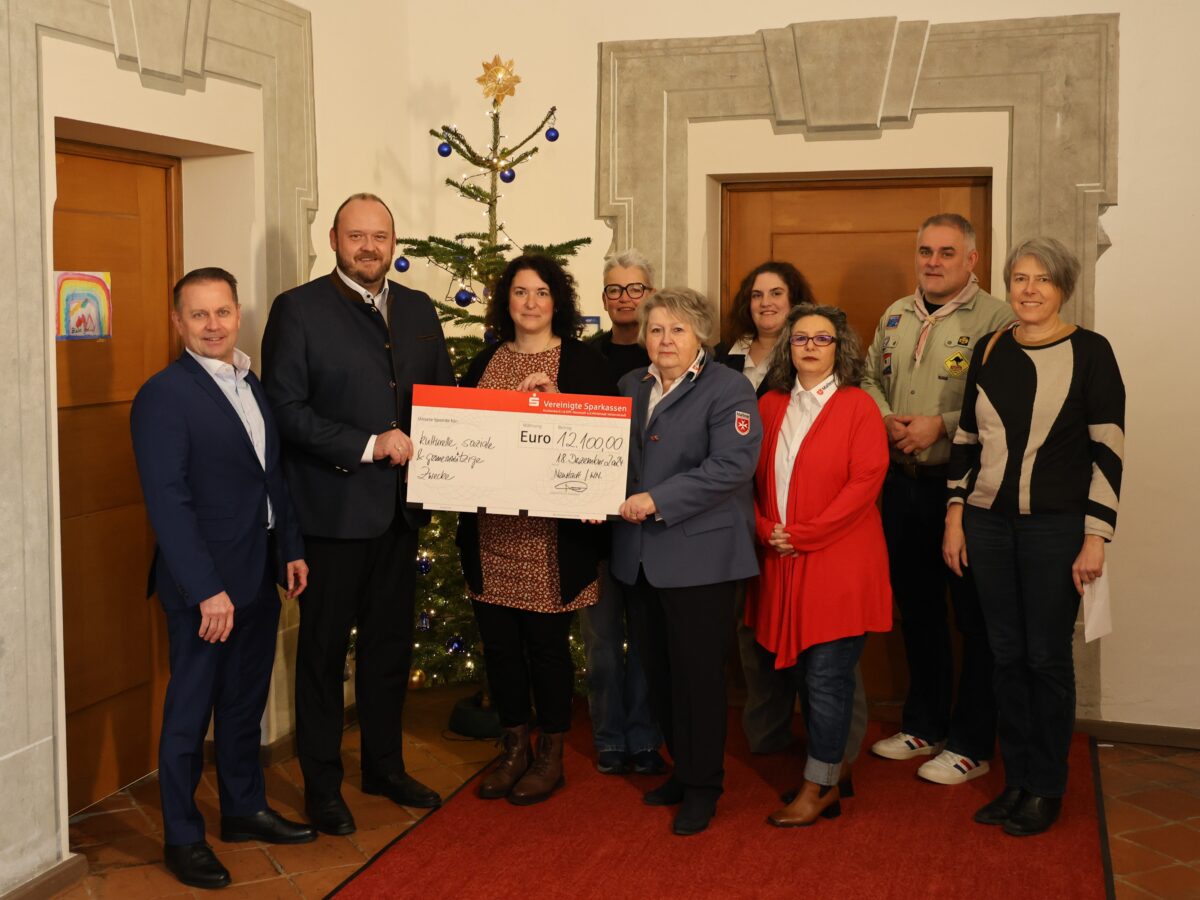 Sparkassen spenden über 12.000 Euro in Neustadt