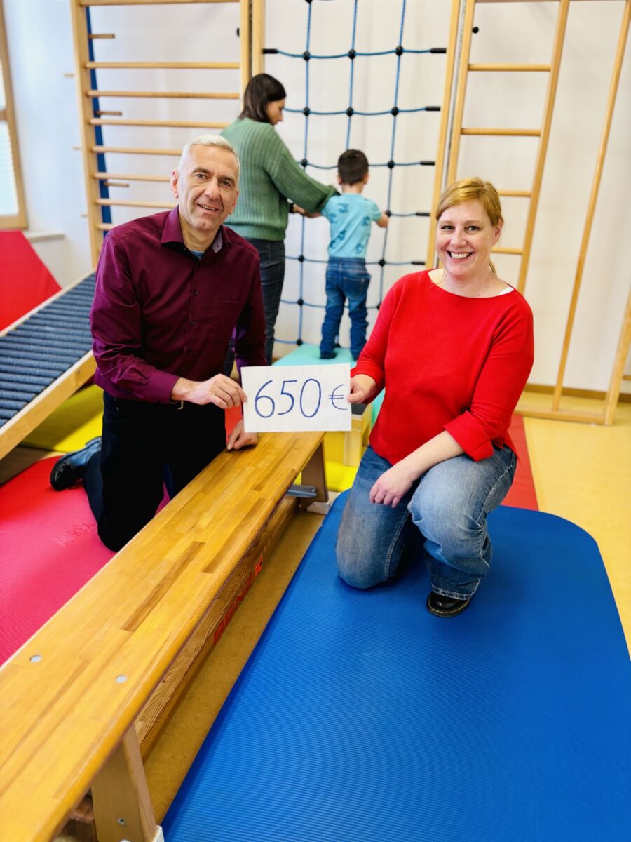 Stadtführer spendet 650 Euro an Frühförderstelle