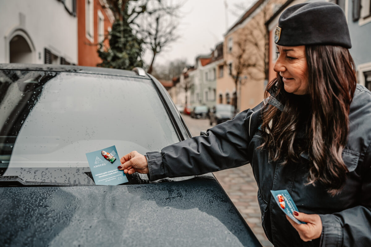 Süße Belohnung für korrektes Parken in Amberg