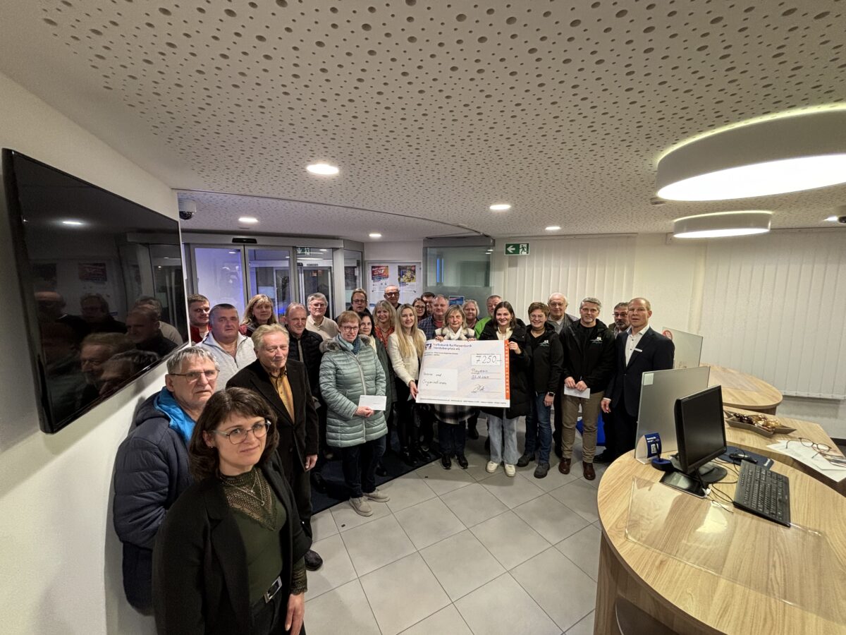 Volksbank Pleystein spendet 7.250 Euro an lokale Vereine