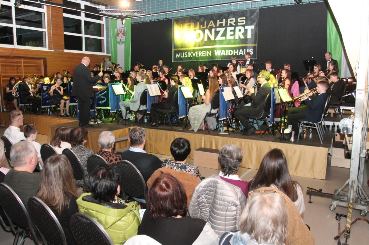 Waidhaus: Orchester begeistert mit vielseitigem Neujahrskonzert