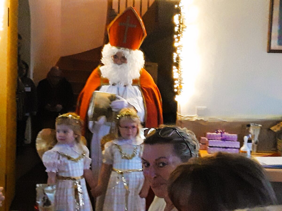 Senioren aus Weiherhammer genießen vorweihnachtlichen Nachmittag