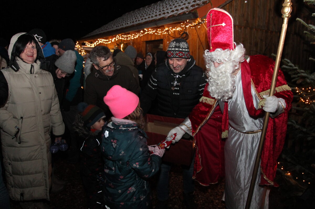 Weihnachtsmarkt in Georgenberg unterstützt Kinderheim in Rumänien