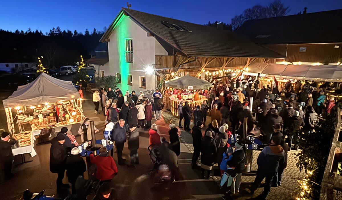 Weihnachtszauber im St. Ötzener Hof lockt Besucher