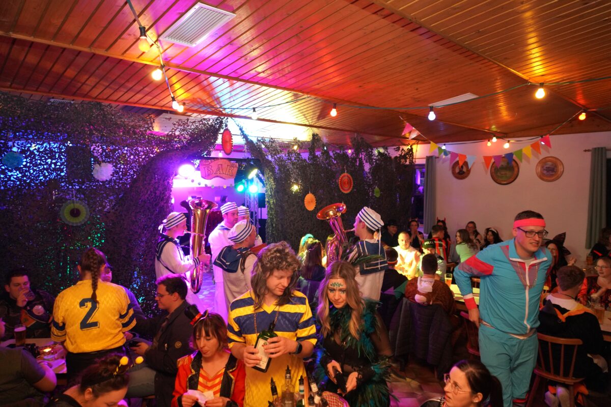 FSV Waldthurn rockt das Faschingsmotto: FSVau... Helau