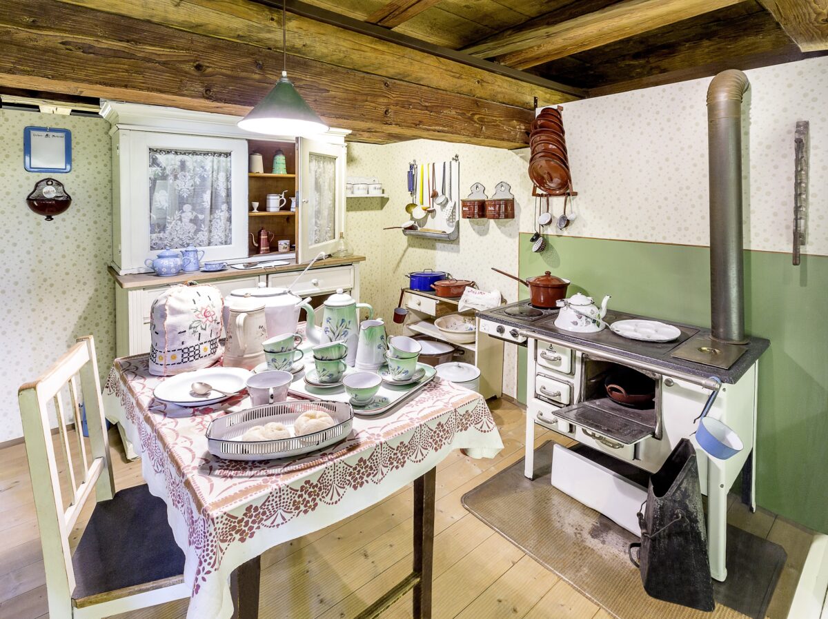 Amberg feiert Emailwaren-Erfolgsgeschichte