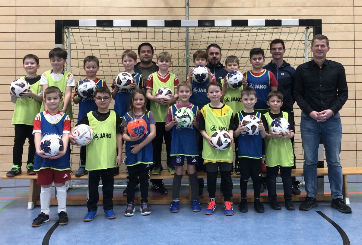 Von kleinen Füßen zu großen Zielen: Wie eine Ballspende der SG Luhe-Wildenau neuen Schwung verleiht