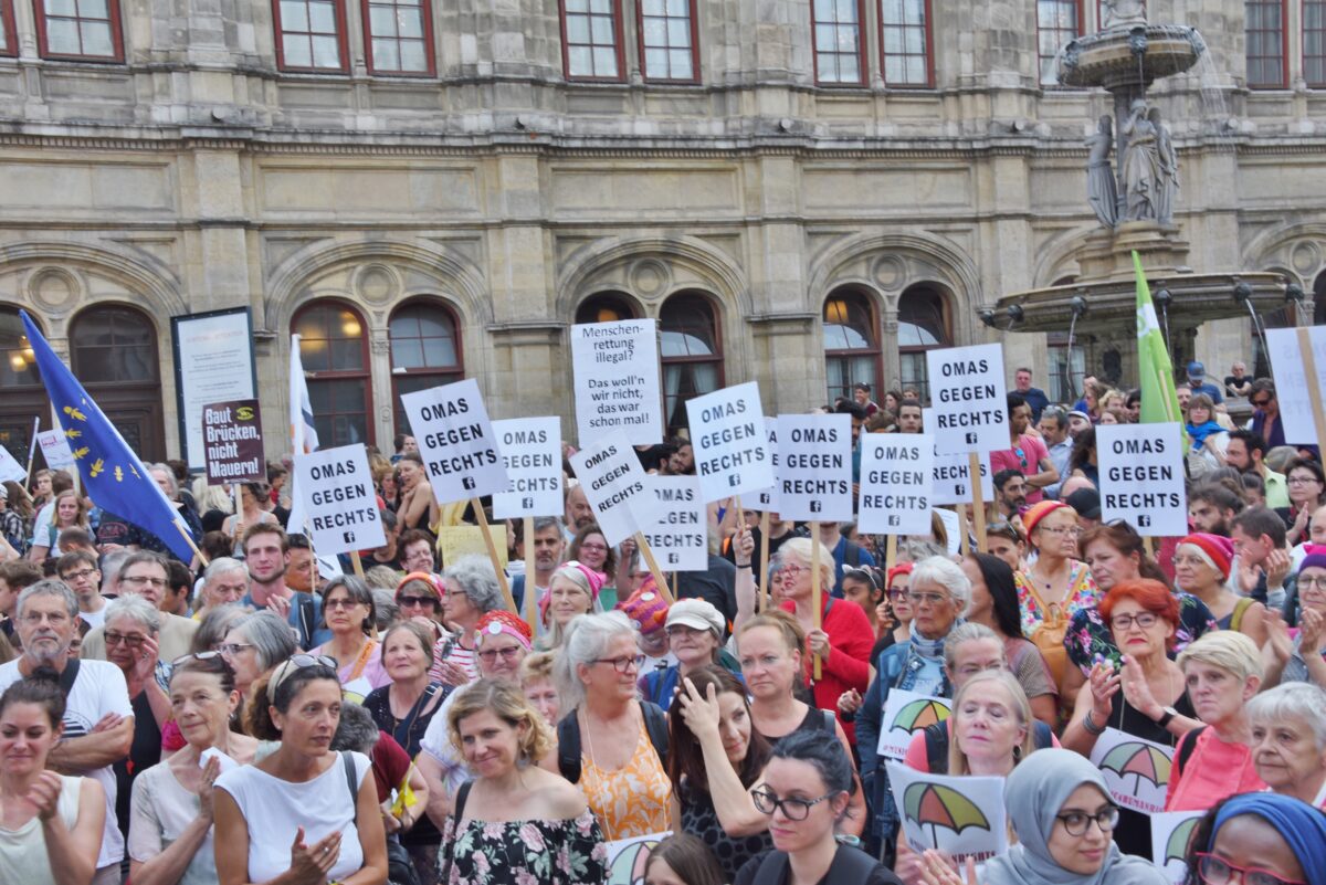 Gründung einer "Omas gegen Rechts"-Gruppe in Amberg