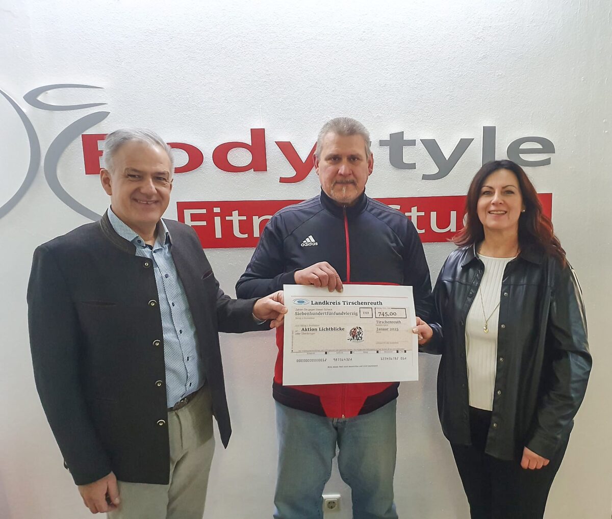 Fitnessstudio spendet für Aktion Lichtblicke