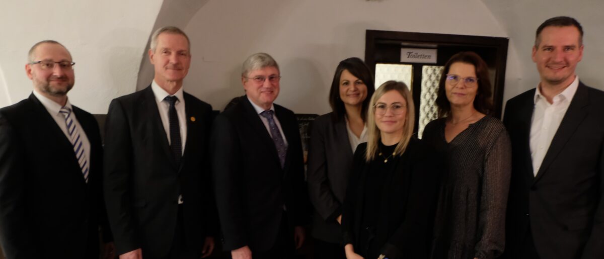 Flosser Raiffeisenbank feiert Betriebs- und Ehrenabend