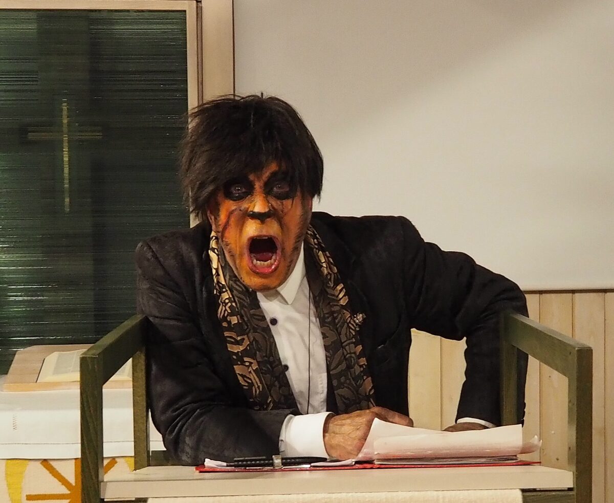 Kafkas Spiegel zur Menschheit in Weiden entfaltet