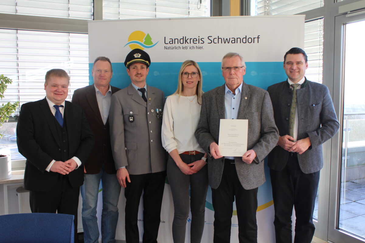 Karl Deschl erhält Ehrenzeichen des Ministerpräsidenten