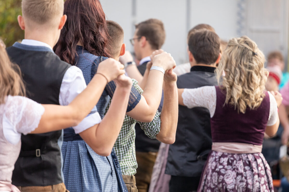 Workshop: Wer will Kirwagemeinschaften das Tanzen beibringen?