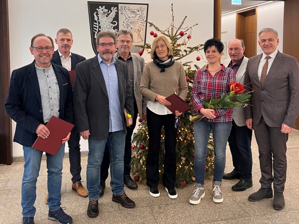 Landratsamt ehrt Mitarbeiter für langjähriges Engagement