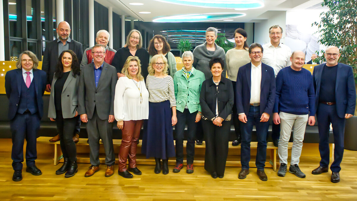 Medbo ehrt 124 Mitarbeiter: Jubilare und Ruheständler gefeiert